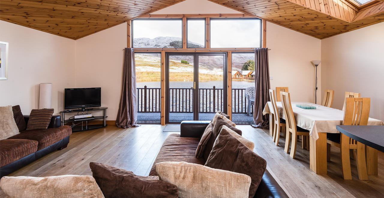 Lodge 9 Glengoulandie Lodges อาเบอร์เฟลดี ภายนอก รูปภาพ