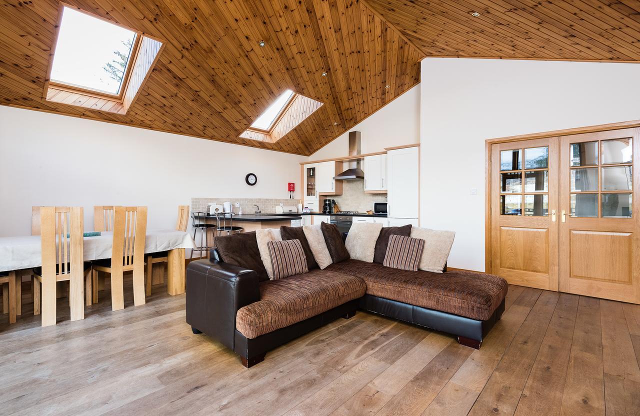 Lodge 9 Glengoulandie Lodges อาเบอร์เฟลดี ภายนอก รูปภาพ